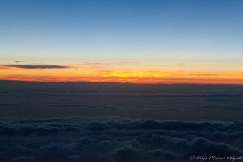 Puesta de sol desde el vuelo KL1706 de KLM con destino a mi escala en Amsterdam.