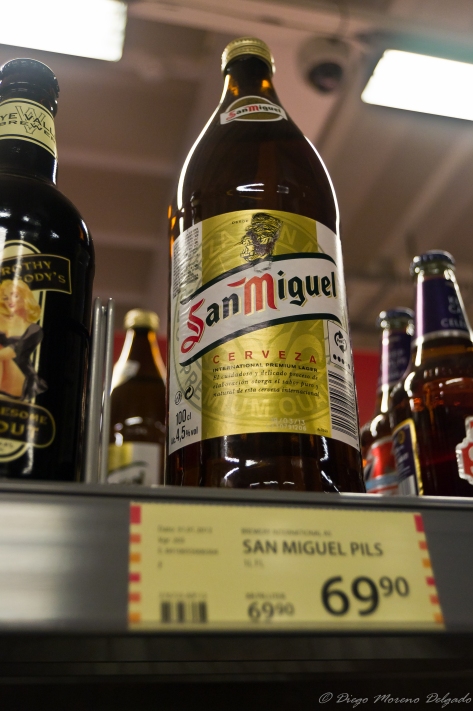 La cerveza San Miguel era la más cara del supermercado.
