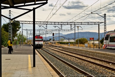 Esperando al tren en Cullera.