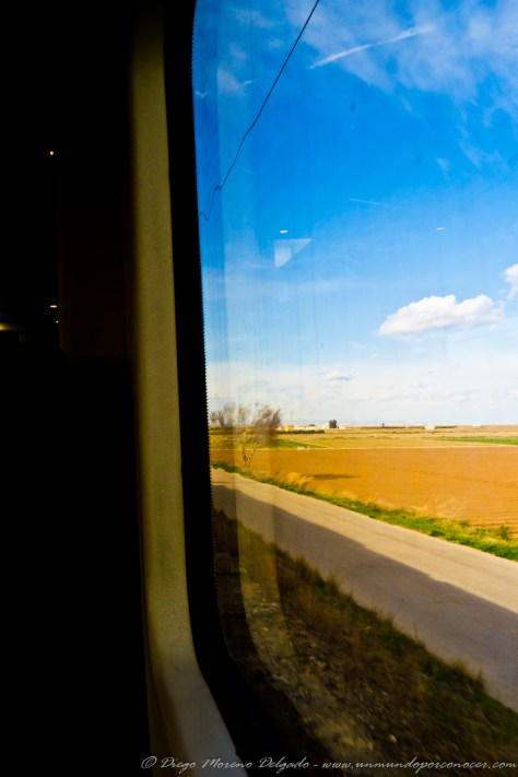 Cuando viajo en tren no puedo evitar pasar bastante tiempo observando los paisajes que se ven.